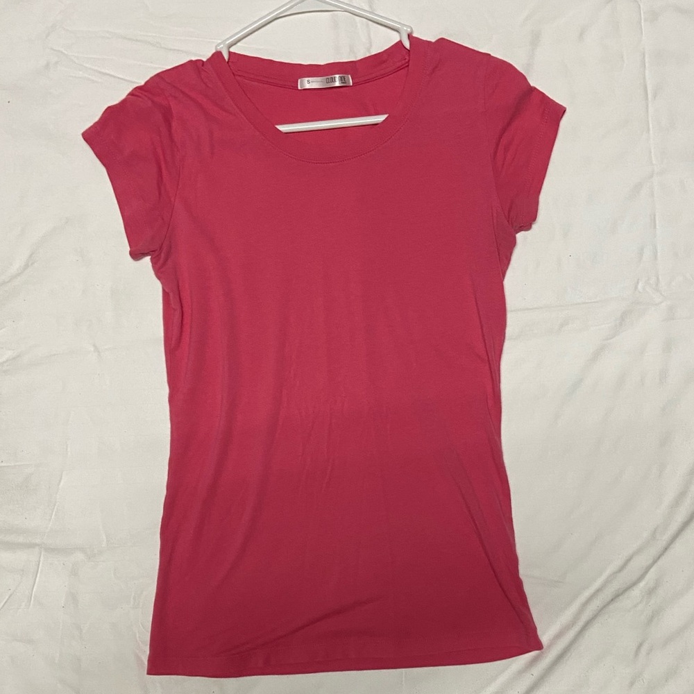 pink top